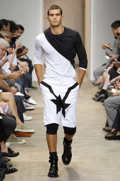 Look 11